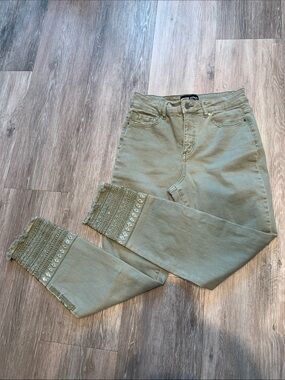 Frank Lyman Montreal Embellished Straight Leg Jeans | Sage Green | Size Small